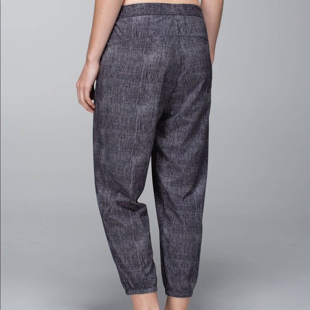 Lululemon Rollin' With My Omies Pant - Picture 4 of 9